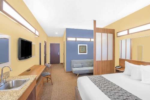 Microtel Inn & Suites By Wyndham Chili/Rochester Airport image 24