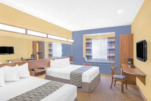 Microtel Inn & Suites By Wyndham Chili/Rochester Airport image 29